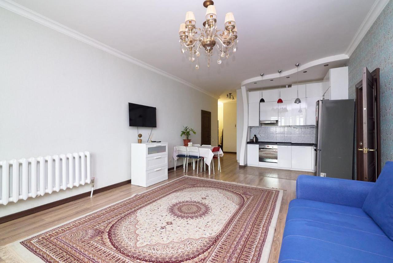 Квартира В Самом Центре Столицы Казахстана Apartment Nur-Sultan  Exterior photo